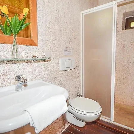 Sleeps 4 Pool Air Con Wifi * Bitez