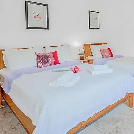Villa Sleeps 4 Pool Air Con Wifi *