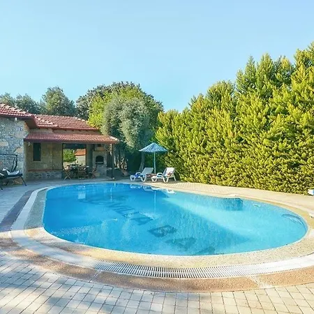 Villa Sleeps 4 Pool Air Con Wifi *