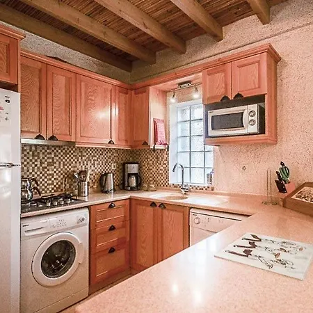 Sleeps 4 Pool Air Con Wifi * بيتيس